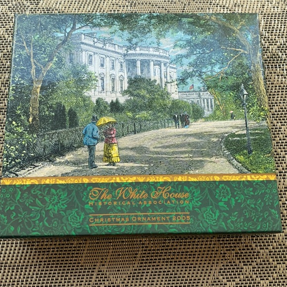 The White House 2005 Christmas Ornament - Picture 1 of 3